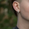 моно сережка на вусі срібло мінімалістичний стиль одна сережка